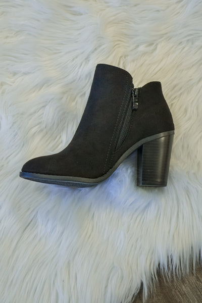 Fall bootie Black - Adorn Boutique in Mitchell